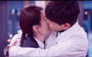 吻戏视频大全辣妞,激情四溢的浪漫瞬间