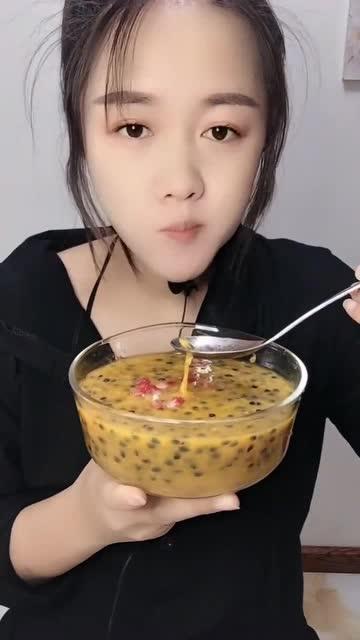吃百香果冰视频,夏日消暑新宠，冰爽口感一网打尽